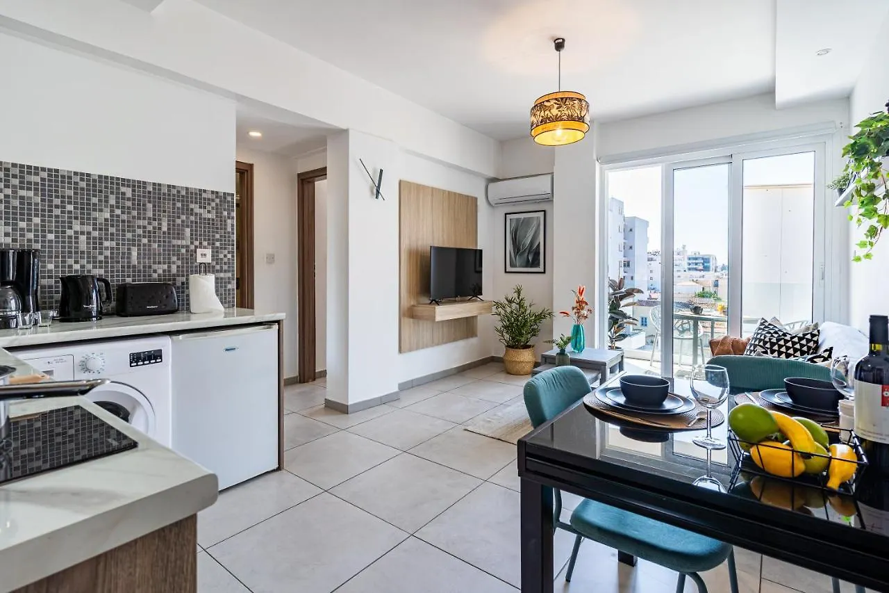 Made With Love 1-Br Apt By Finikoudes Beach Larnaca