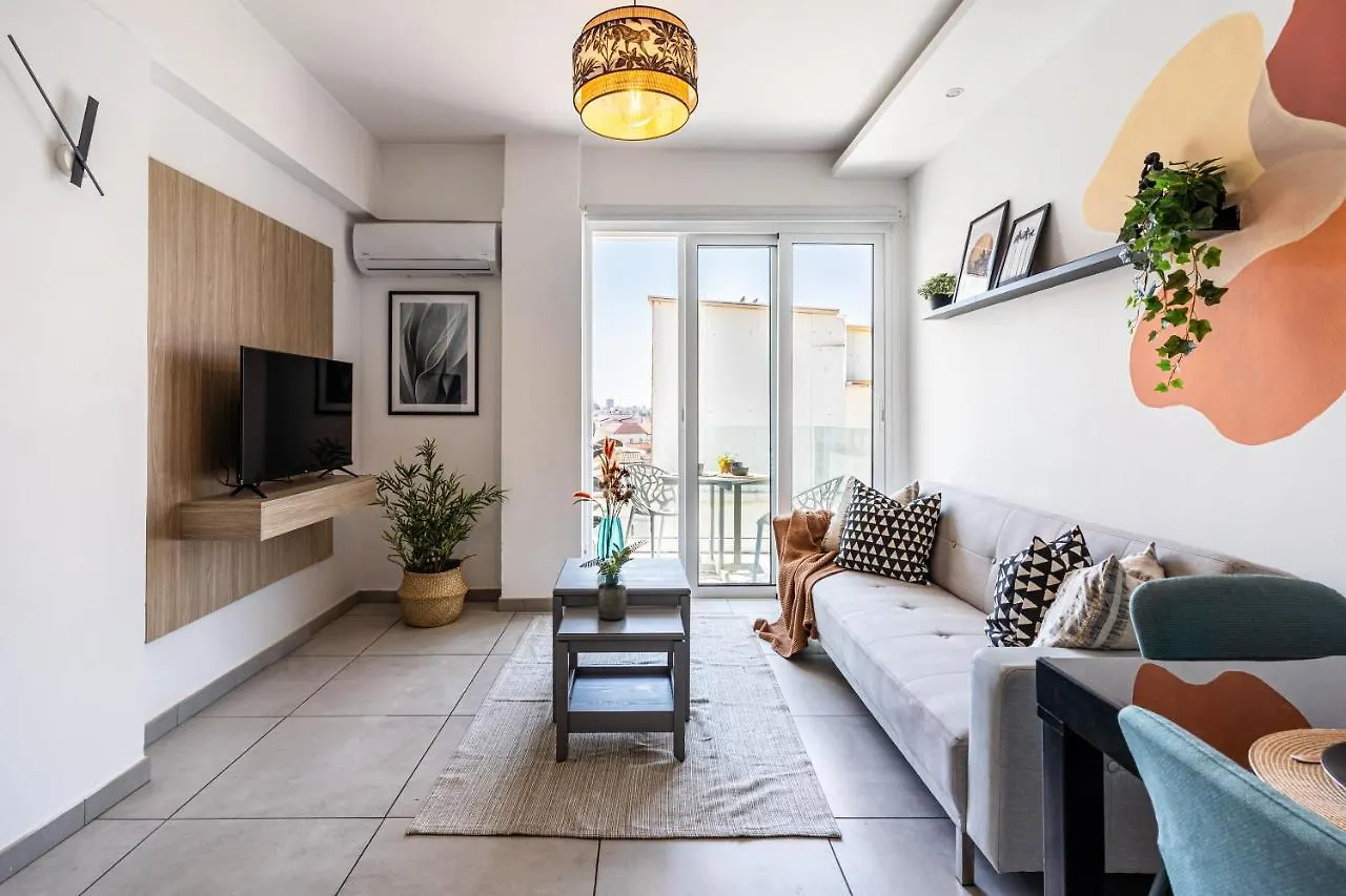 Made With Love 1-Br Apt By Finikoudes Beach Larnaca Lägenhet