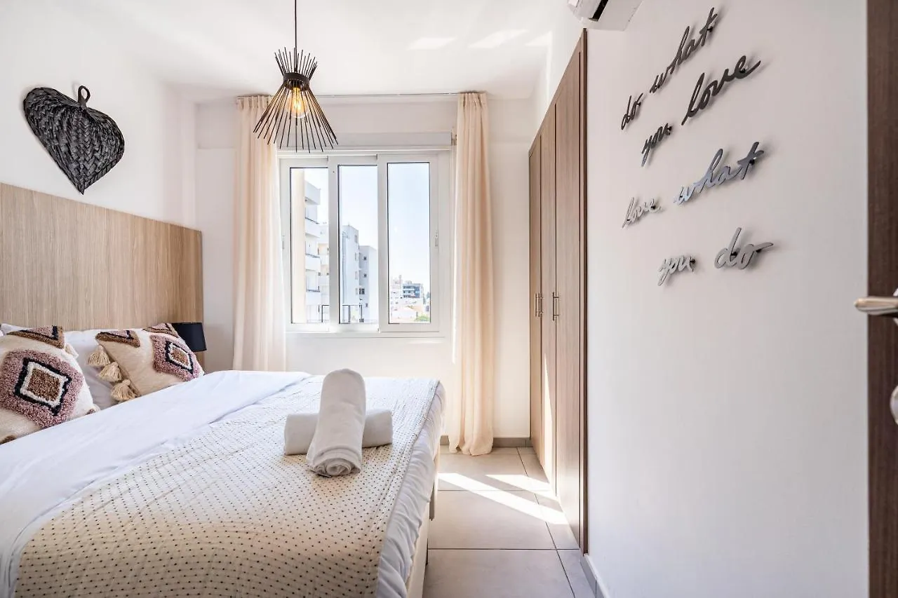 Lägenhet Made With Love 1-Br Apt By Finikoudes Beach Larnaca